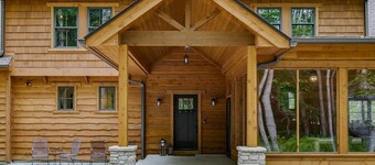New Build Luxury Wooded Lodge Steps From Lake MI