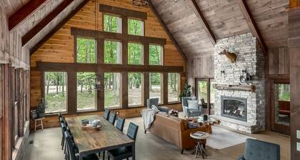 New Build Luxury Wooded Lodge Steps From Lake MI