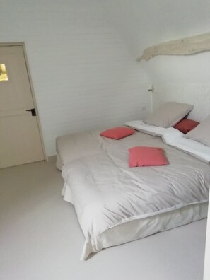 3 chambres, fer et planche à repasser, lit parapluie, Wi-Fi