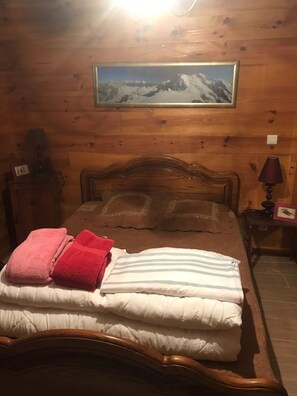 4 chambres, fer et planche à repasser, lit de bébé portatif, Wi-Fi