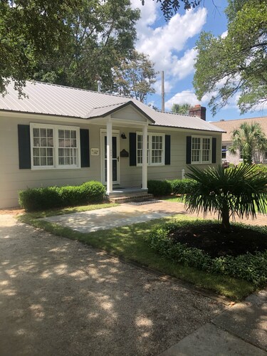 Historic District,3 bedrooms & 2 full baths, one level. Fenced backyard. Porch.