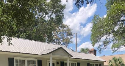 Historic District,3 bedrooms & 2 full baths, one level. Fenced backyard. Porch.