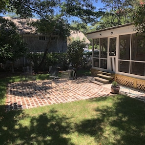 Property grounds - Historic District,3 bedrooms & 2 full baths, one level. Fenced backyard. Porch. (Georgetown)