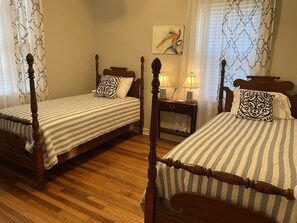 3 bedrooms, in-room safe, desk, iron/ironing board - Historic District,3 bedrooms & 2 full baths, one level. Fenced backyard. Porch. (Georgetown)