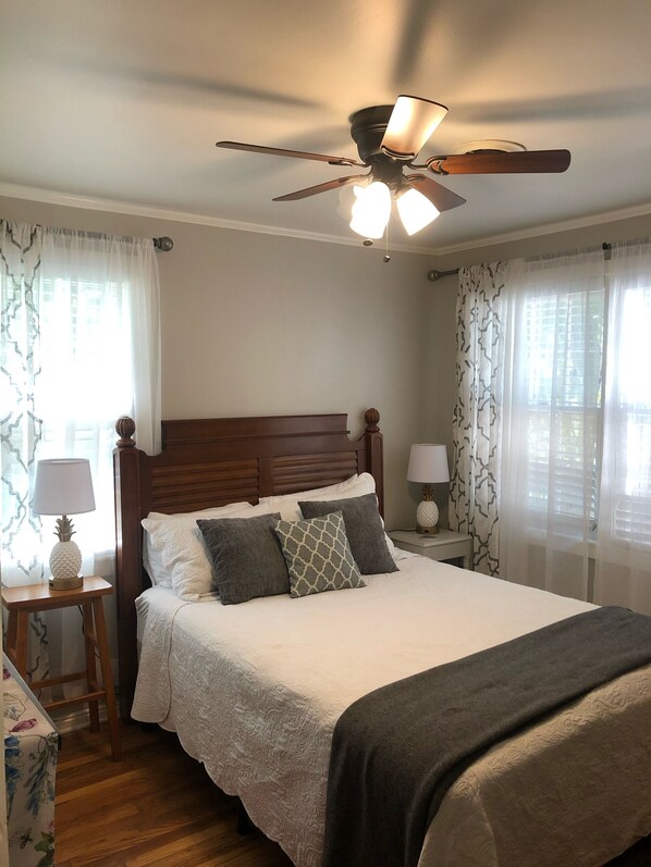 3 habitaciones, caja de seguridad en la habitación y escritorio 