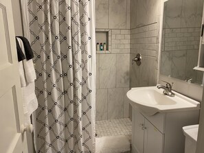 Shower, hair dryer, towels, soap - Historic District,3 bedrooms & 2 full baths, one level. Fenced backyard. Porch. (Georgetown)