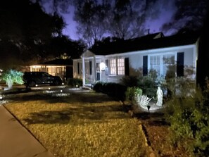 Exterior - Historic District,3 bedrooms & 2 full baths, one level. Fenced backyard. Porch. (Georgetown)