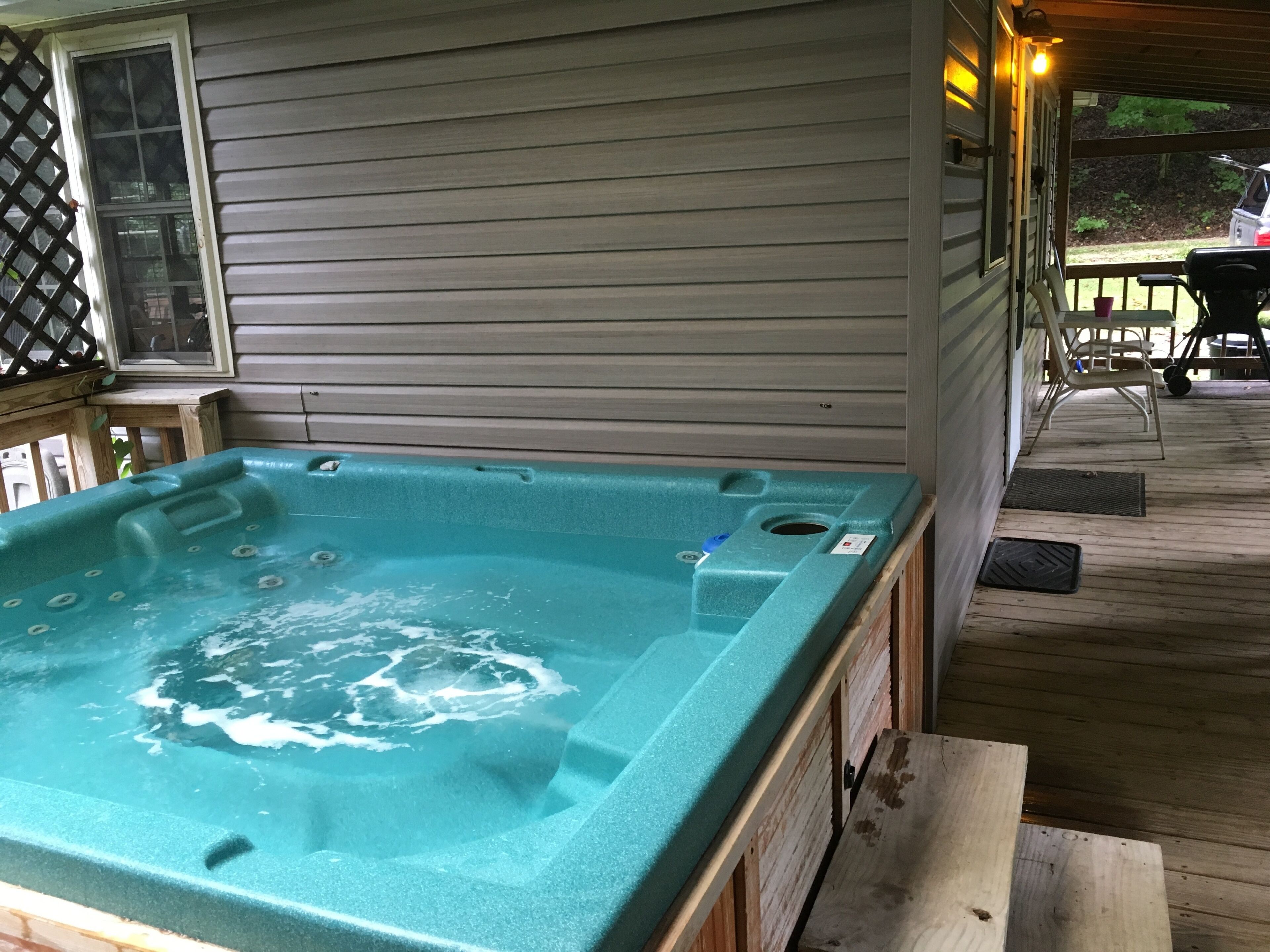 Outdoor spa tub