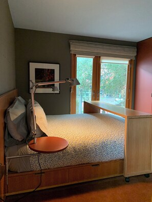 2 bedrooms, iron/ironing board, WiFi, bed sheets - Tower House at seven&nine (Stratford)
