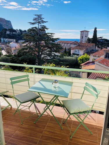 T3 through, ideally located, comfort, quiet, breathtaking view of Cassis