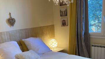 2 bedrooms, iron/ironing board, WiFi (free), bed sheets