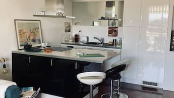 Coffee/tea maker, fridge, microwave, oven