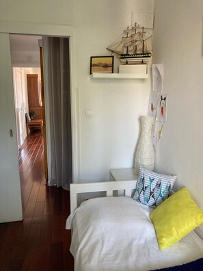 2 bedrooms, iron/ironing board, free WiFi, bed sheets - T3 through, ideally located, comfort, quiet, breathtaking view of Cassis (Cassis)