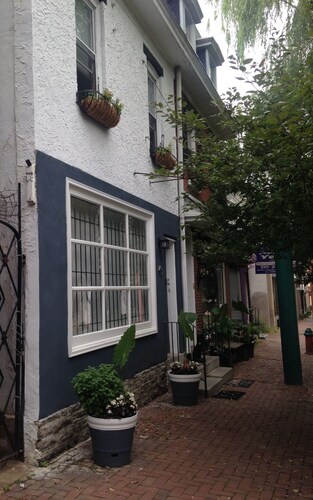 Cozy studio on a pedestrian street in historic West Germantown in Philadelphia