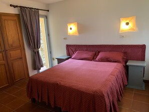 4 chambres, fer et planche à repasser, Wi-Fi gratuit, draps fournis