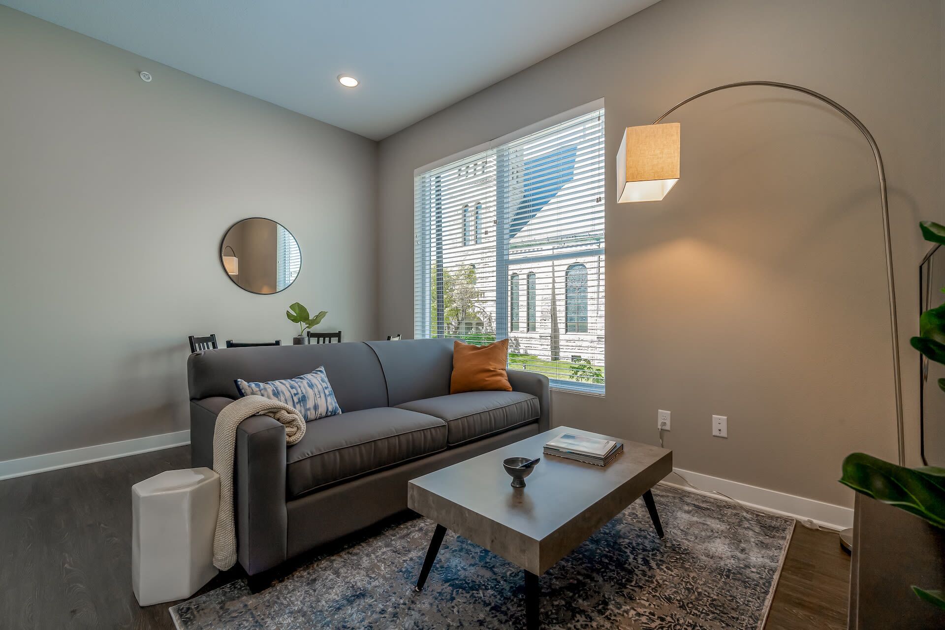 Kasa | Classic 1BD + Contactless Check-In | Des Moines