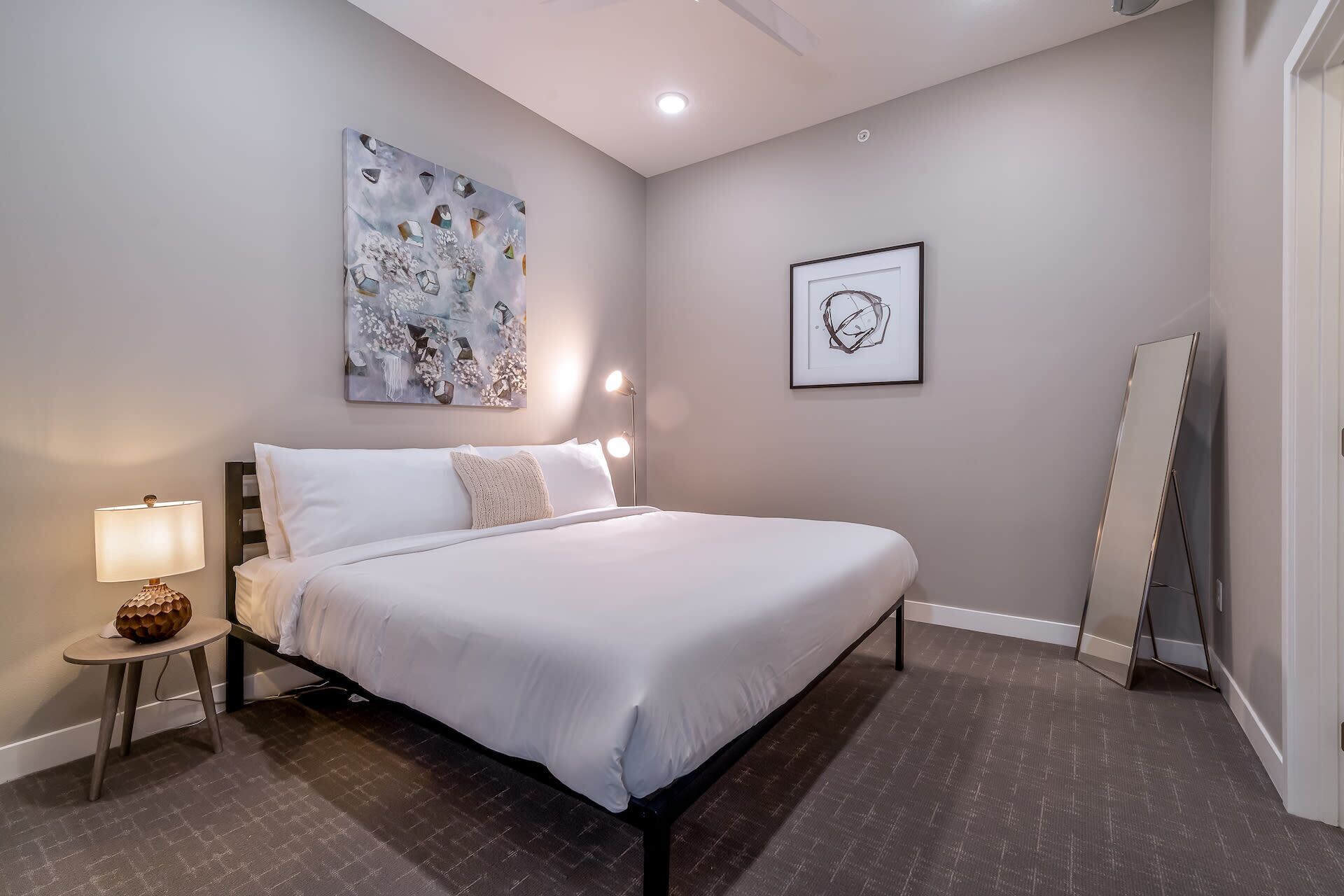 Kasa | Family Friendly 2BD + Walk to Sculpture Park | Des Moines