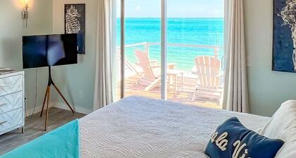 SPRAWLING PRIVATE BEACHFRONT - Sleeps 10, perfect for a family, 2 golf carts