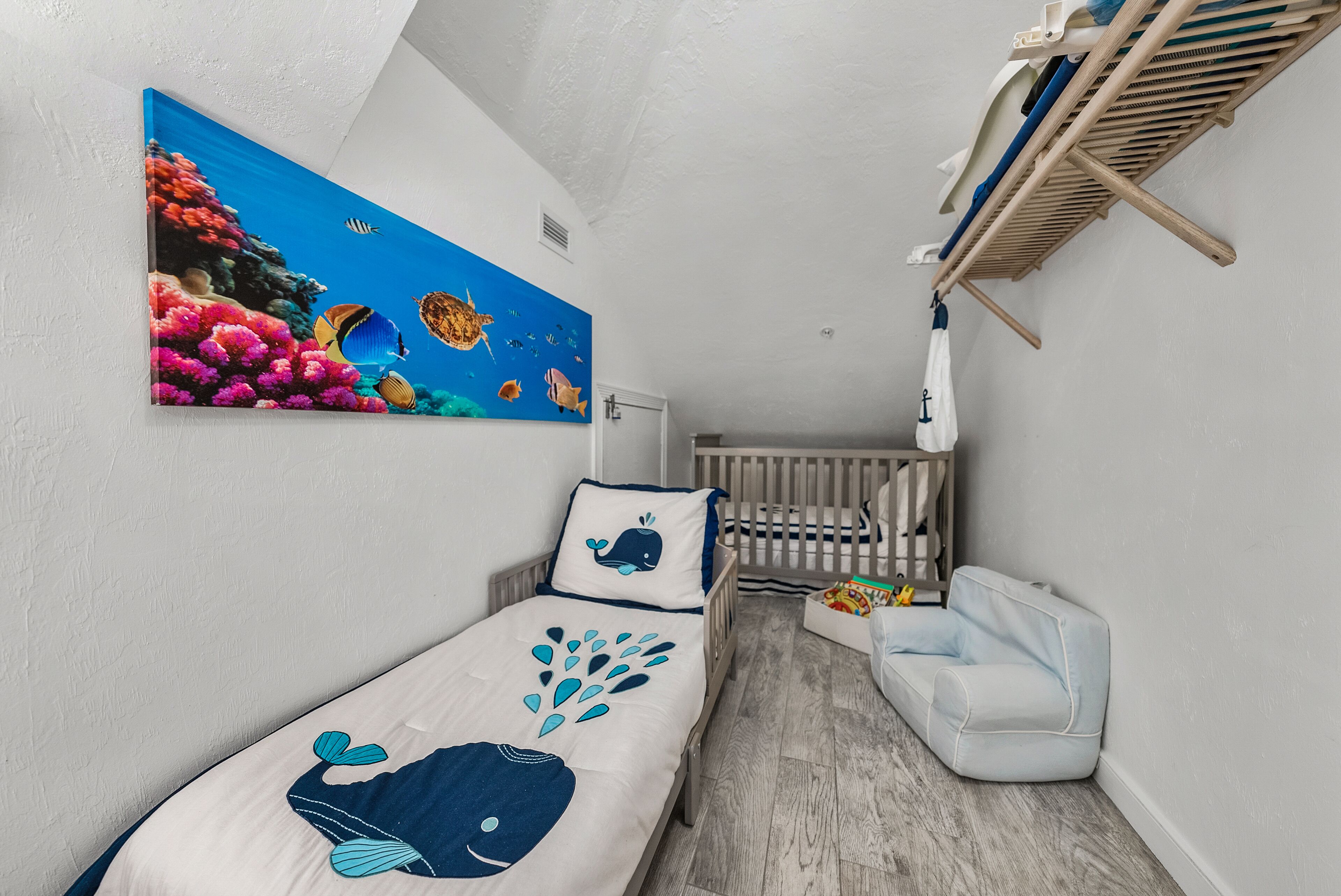 4 Schlafzimmer, hochwertige Bettwaren, Betten mit Memory-Foam-Matratzen