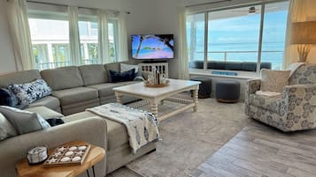 Smart TV, videojuegos, reproductor de DVD y tenis de mesa