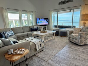 Smart TV, videojuegos, reproductor de DVD y tenis de mesa 