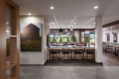 Free daily buffet breakfast . Fairfield Inn & Suites by Marriott Cleveland Tiedeman Road