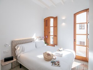 2 bedrooms, in-room safe, iron/ironing board, free WiFi