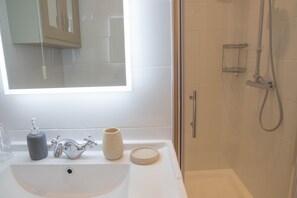 House, Private Bathroom | Bathroom - Ironmasters House (Telford)