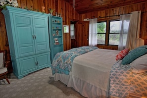 5 bedrooms, desk, iron/ironing board, free WiFi