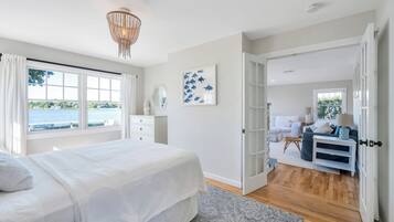 4 bedrooms, iron/ironing board, free Internet, bed sheets