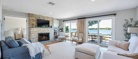 Smart-TV, peis, leker og stereoanlegg