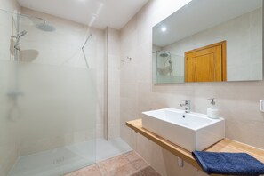 Shower, towels
