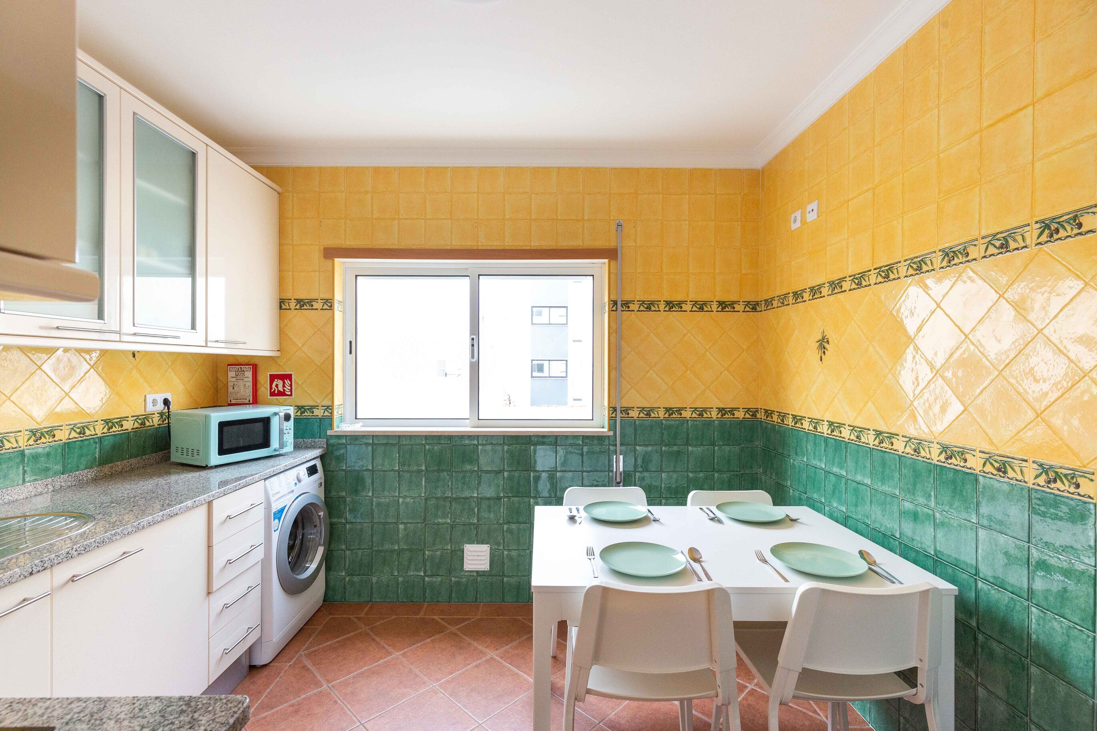 Apartamento premium, 2 quartos | Cozinha privada | Geladeira, micro-ondas, cooktop, lava-louças