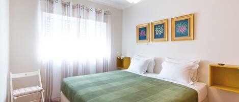 Premium appartement, 2 slaapkamers | 2 slaapkamers, een bureau, geluiddichte muren