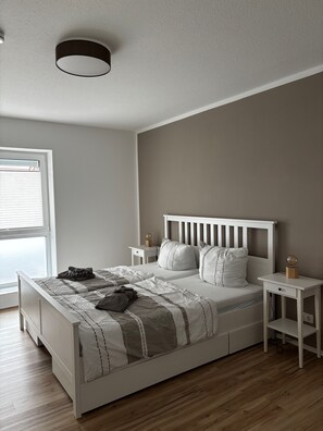 2 chambres, fer et planche à repasser, lit parapluie, Wi-Fi gratuit
