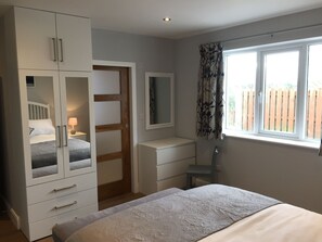 2 bedrooms, iron/ironing board, WiFi, bed sheets - Wheelchair Accessible Cottage near Austwick,  Great base for the Three Peaks (Austwick)