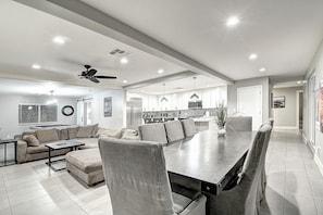 Interior - "HOLIDAYS 50% OFF" 9BR-6BA Multimillion Estate-Pool-Spa-Sports Courts. (Scottsdale)