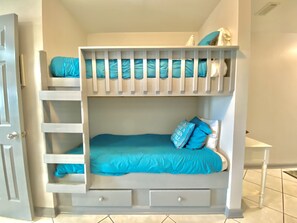 คอนโด, 2 ห้องนอน, ระเบียง, วิวชายหาด (1.5 Bathrooms - 419) | เตียงเสริม