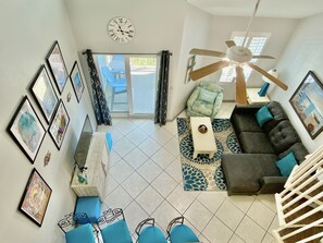 Apartamento, 2 habitaciones, balcón, vistas a la playa (1.5 Bathrooms - 419) | Zona de estar | Una televisión de pantalla plana, un reproductor de DVD