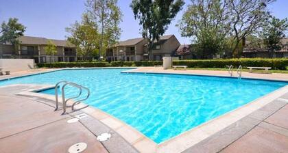 Walk to Disney, hot tub, strollers! One Parking Spot