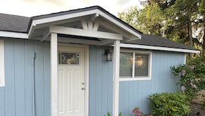 A house with a white door, a small porch, and a window with blinds. - Lovely private guest suite w/hot tub/grill/kitchenette (Eugene)