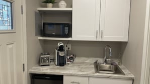 A compact kitchen with a microwave, toaster, coffee maker, and sink. - Lovely private guest suite w/hot tub/grill/kitchenette (Eugene)
