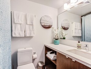 Séchoir à cheveux, serviettes fournies