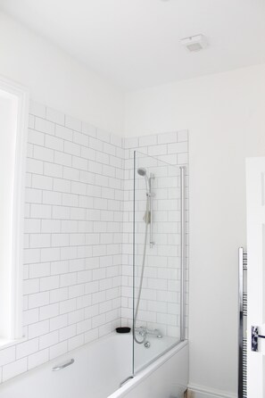 Shared bathroom - The Marine Hotel (Ryde)