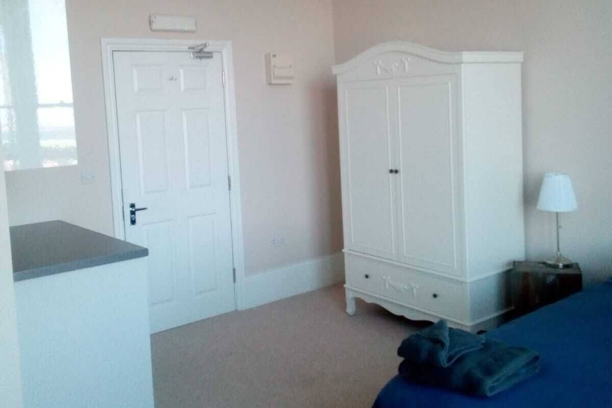 Room 3, Large double, en-suite with sea view