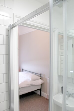 Bathroom - The Marine Hotel (Ryde)