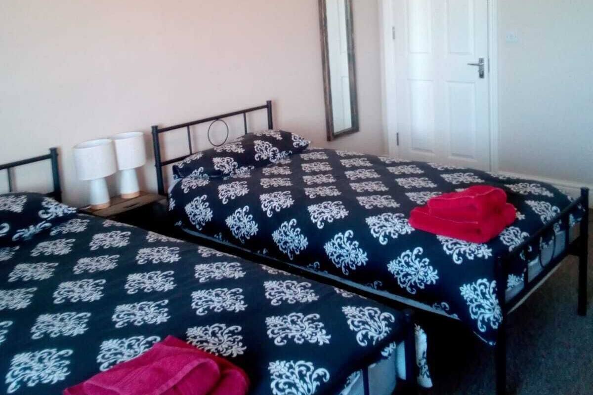 Room 7, Large twin, shared bathroom with sea view