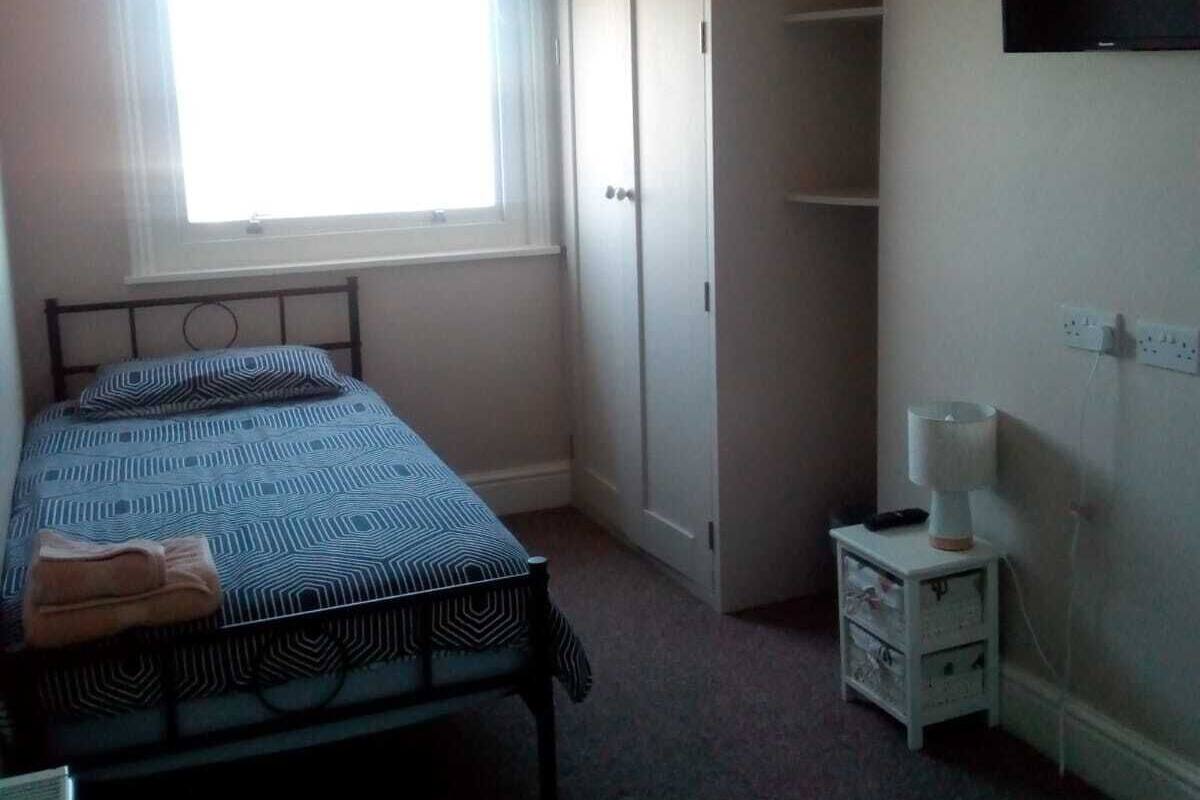 Room 10, Single, en-suite with sea view