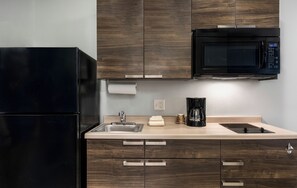 Full-sized fridge, microwave, stovetop, coffee/tea maker - My Place Hotel - Huntersville, NC (Huntersville)