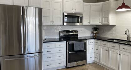 NO cleaning fee! Executive housing on 4.5 acres close to Missoula